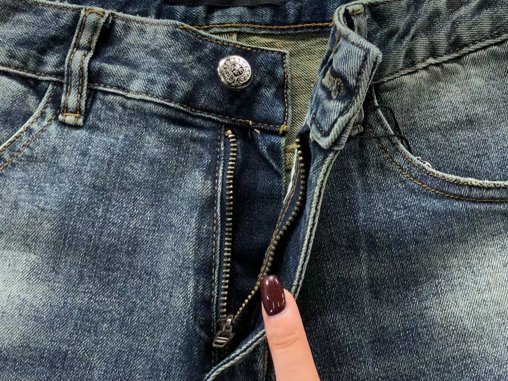 Washed Frayed Cross Patch Jeans™