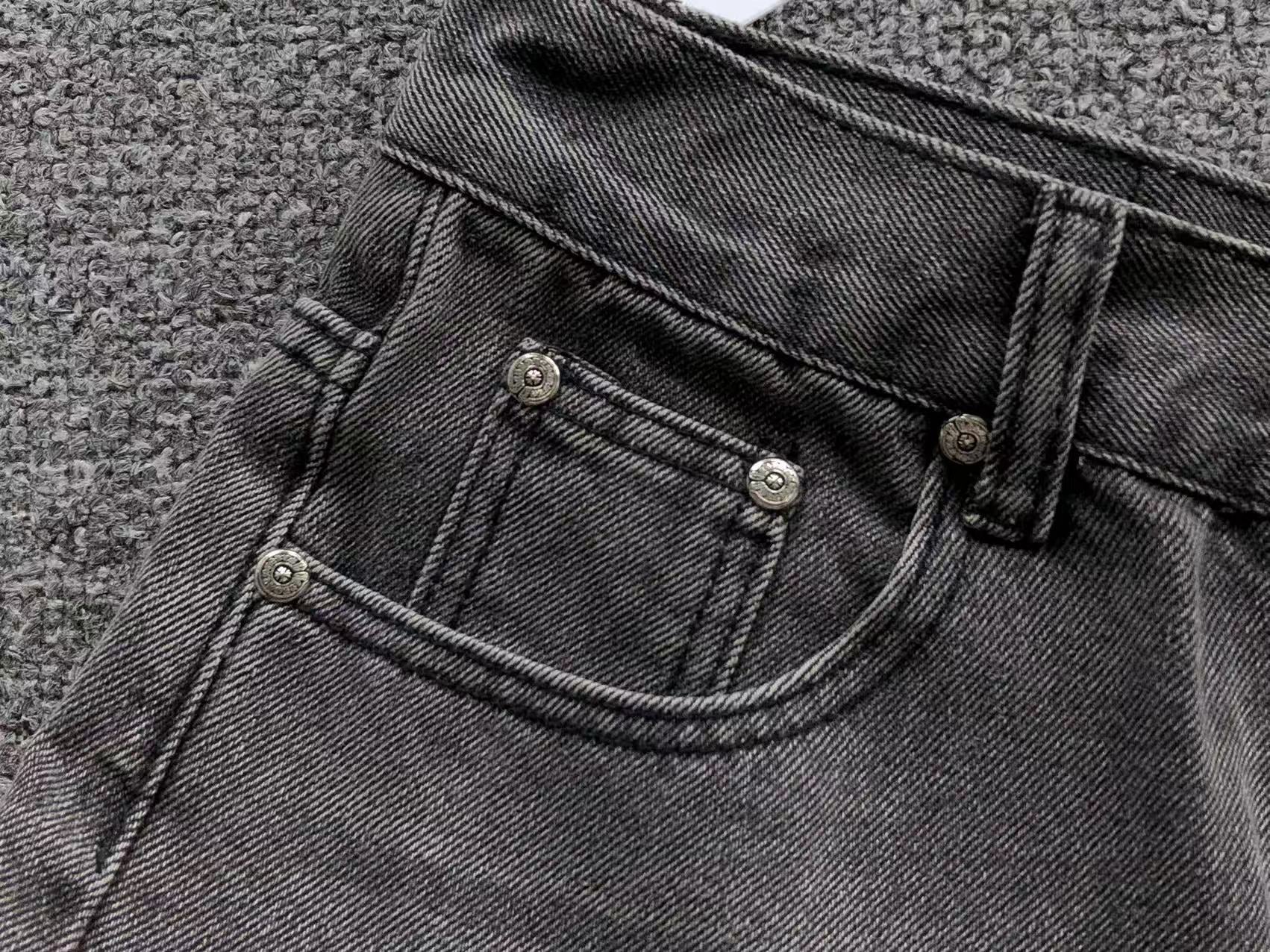 Black & White Cross Patch Fleurknee Dark Grey Jeans™