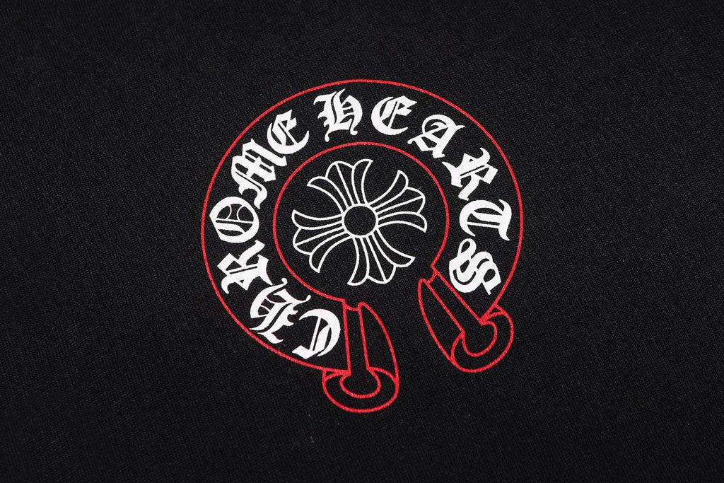 Red Outline Horseshoe Black T-Shirt™