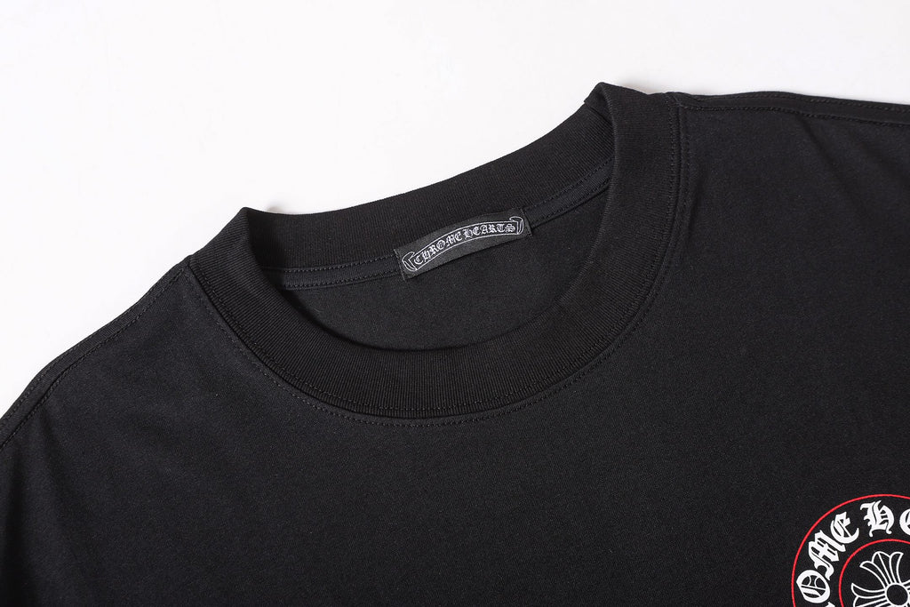 Red Outline Horseshoe Black T-Shirt™