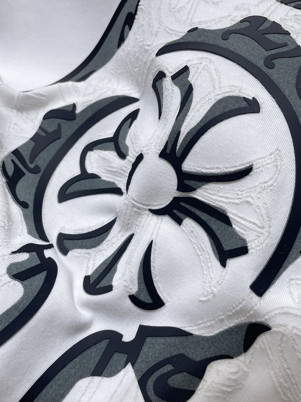 Distressed Horseshoe Cross White T-Shirt™