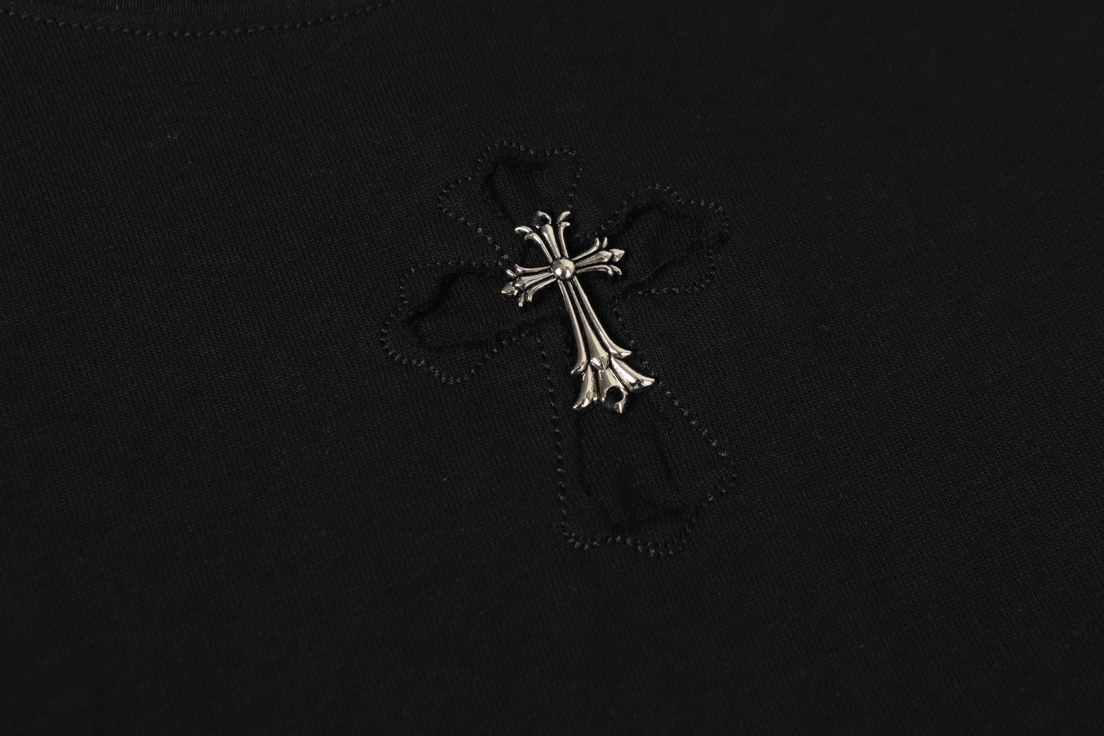 Metal Cross Patch Black T-Shirt™