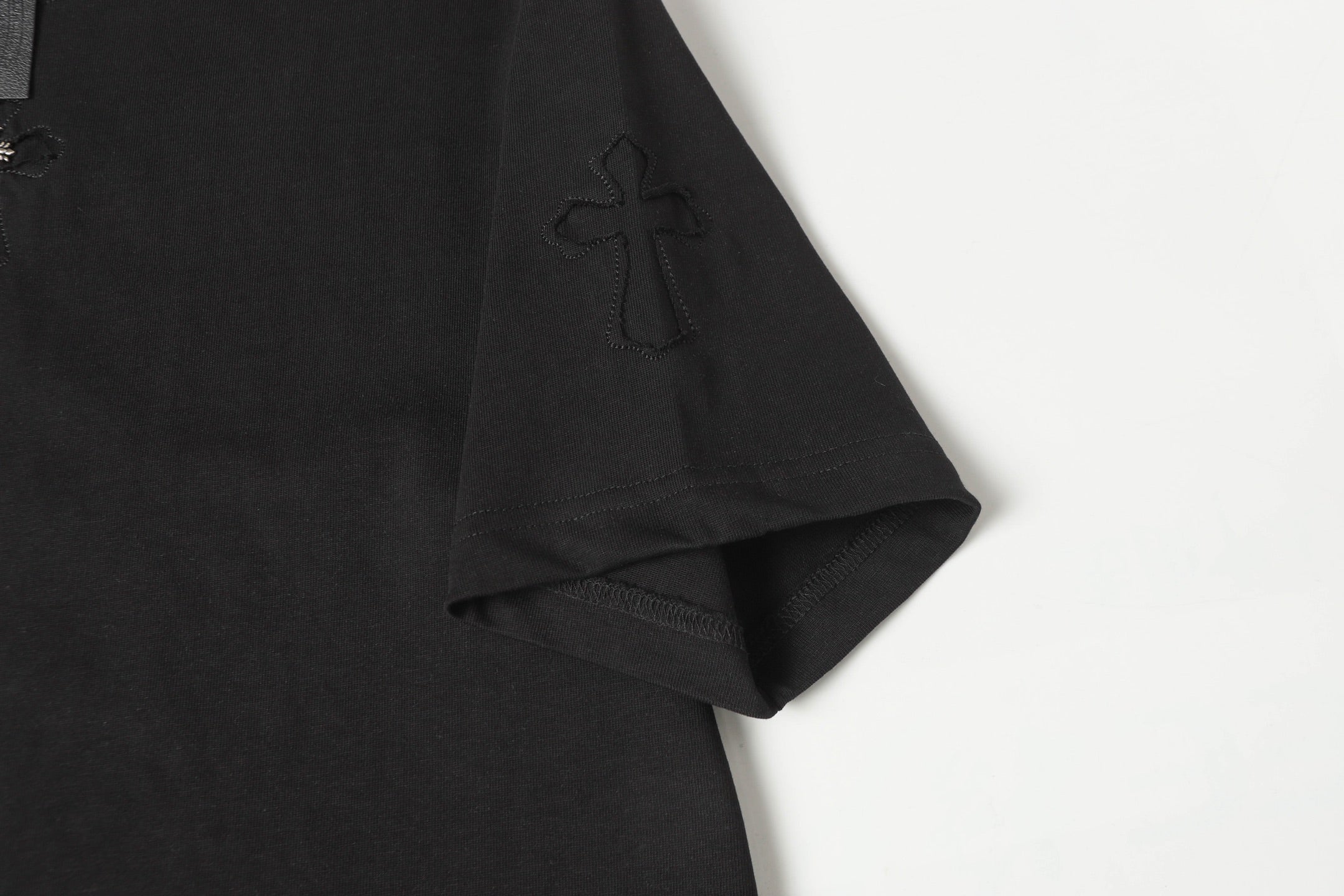 Metal Cross Patch Black T-Shirt™
