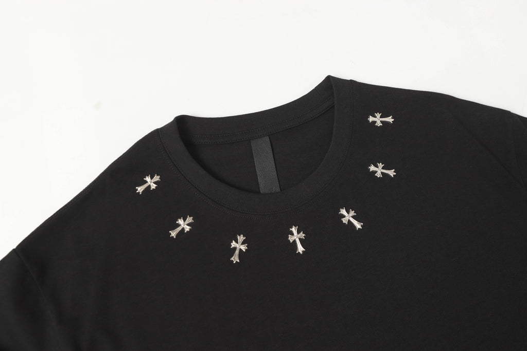 Metal Cross Collar Black T-Shirt™