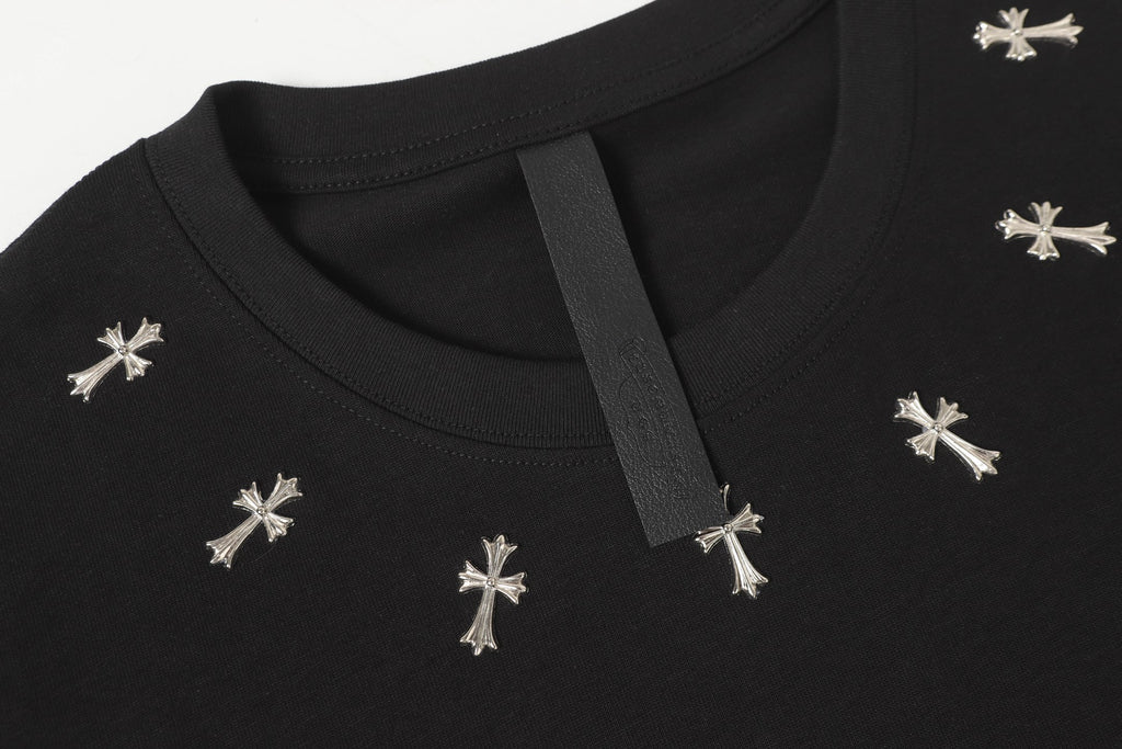 Metal Cross Collar Black T-Shirt™