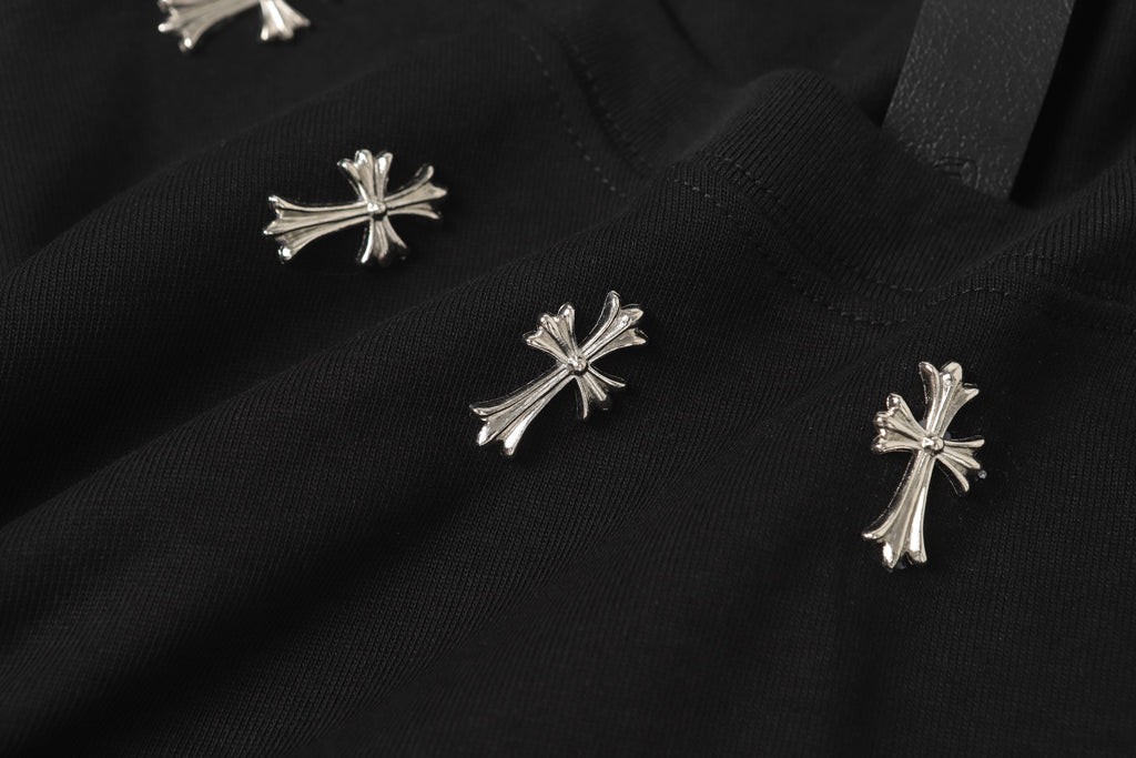 Metal Cross Collar Black T-Shirt™