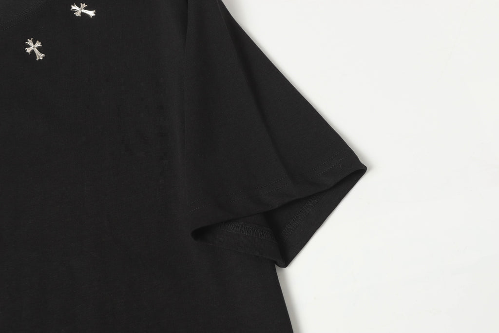Metal Cross Collar Black T-Shirt™