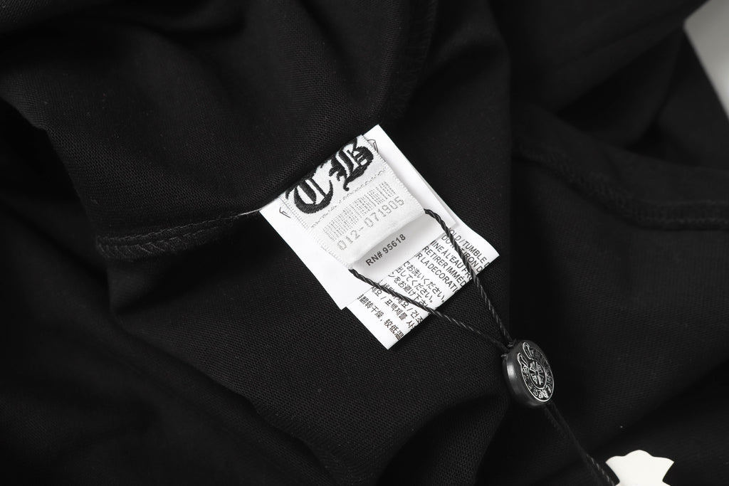 Metal Cross Collar Black T-Shirt™