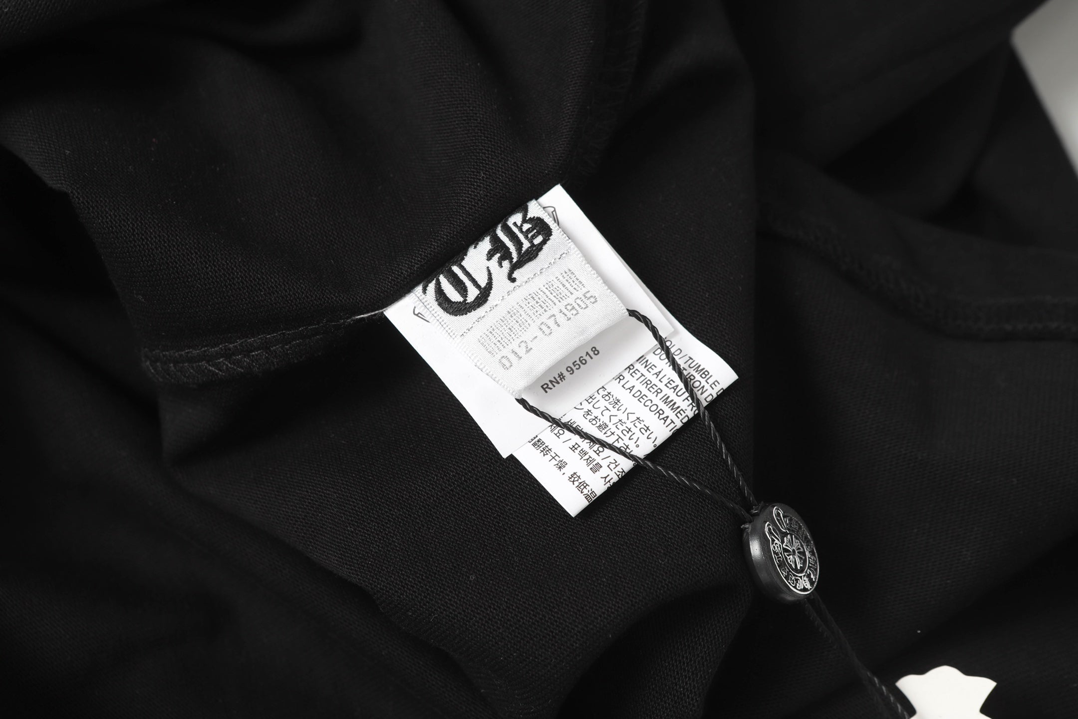 Metal Cross Collar Black T-Shirt™