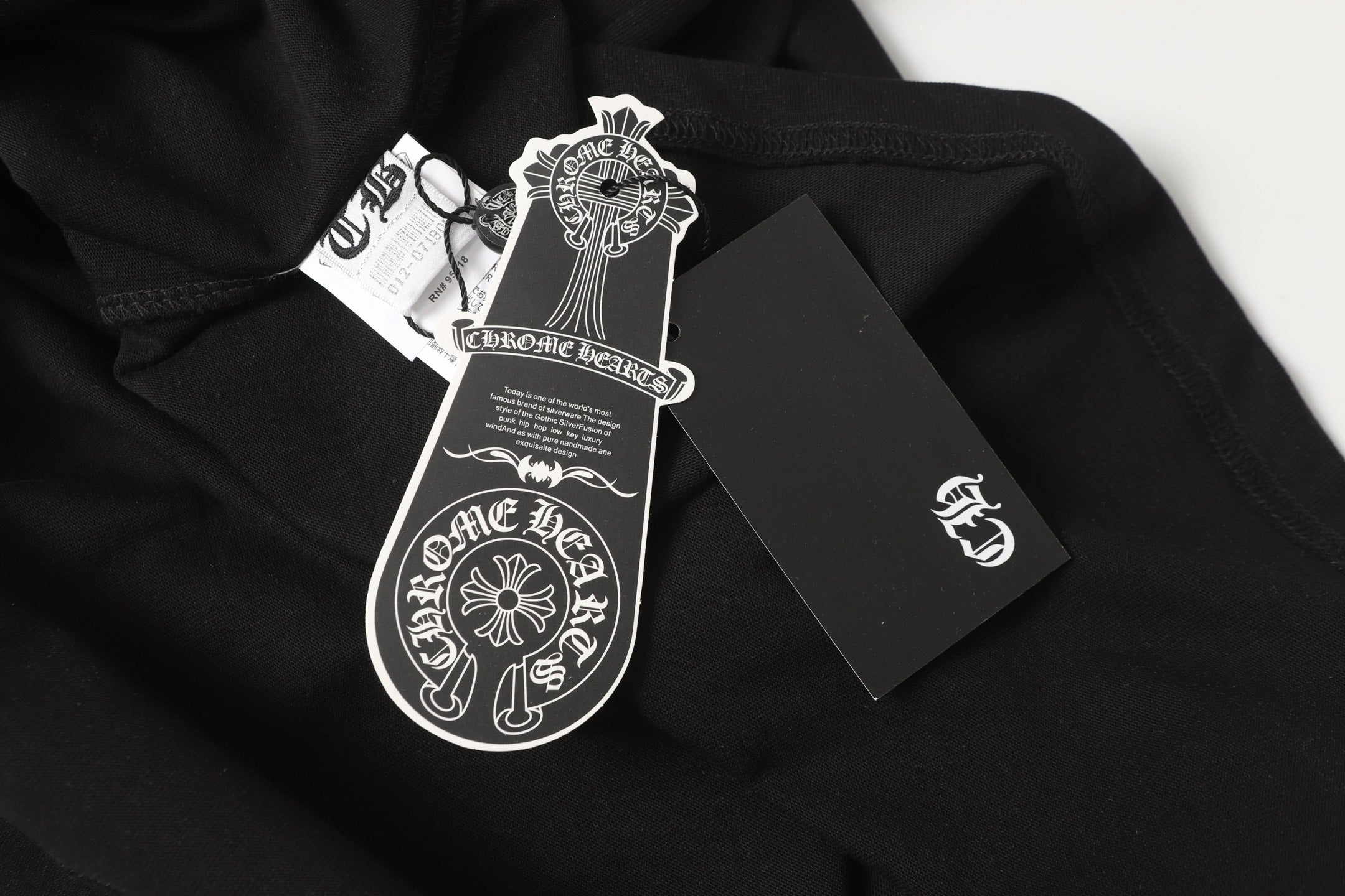 Metal Cross Collar Black T-Shirt™