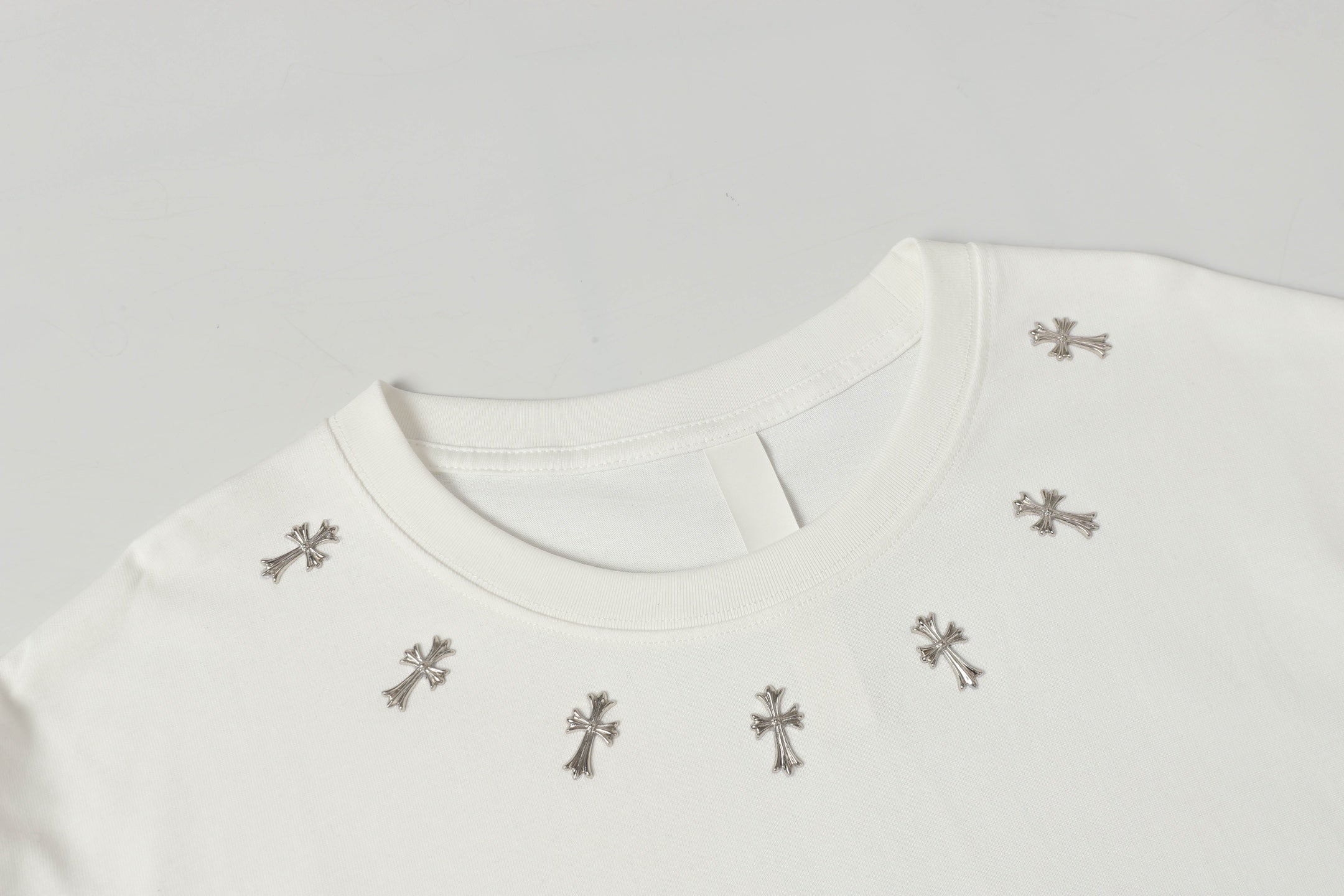 Metal Cross Collar White T-Shirt™