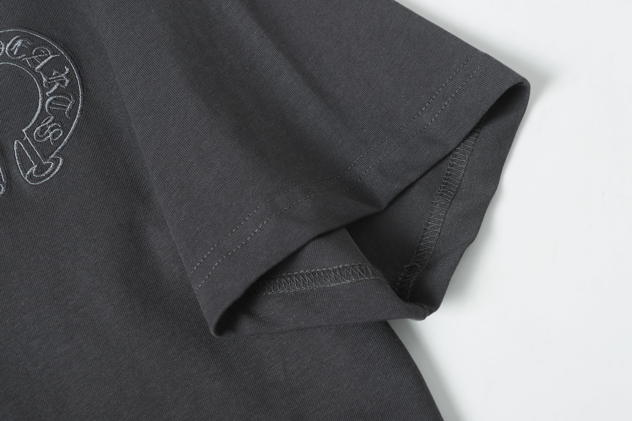 Black Outline Cross Grey T-Shirt™