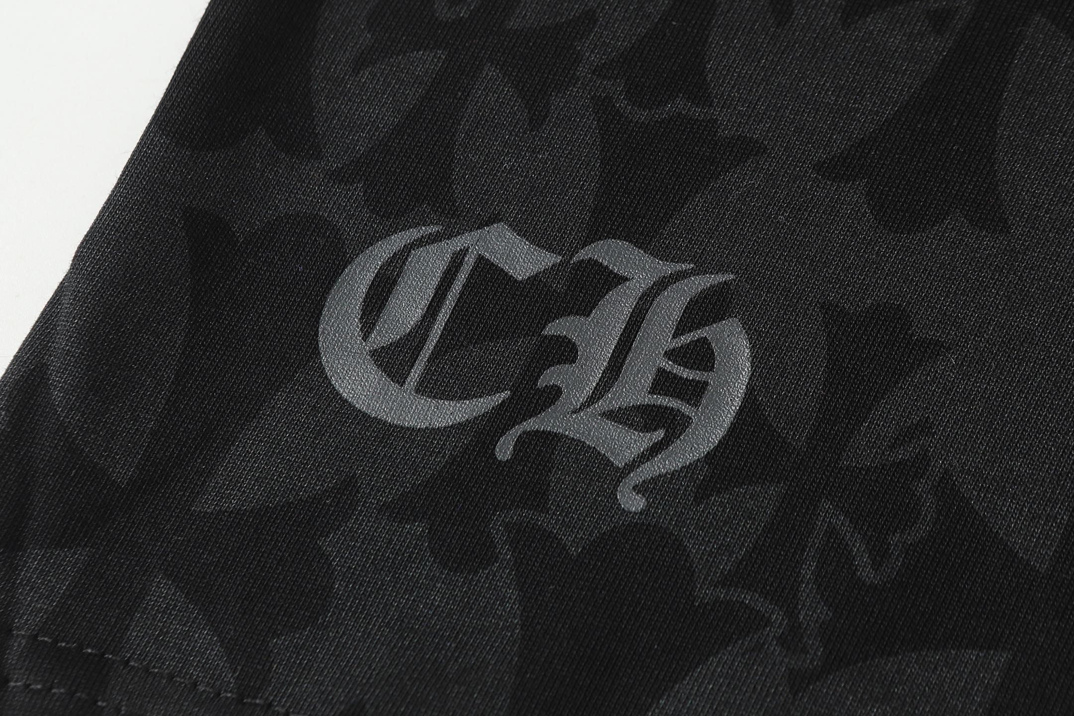 Monogram Cross Print Black T-Shirt™