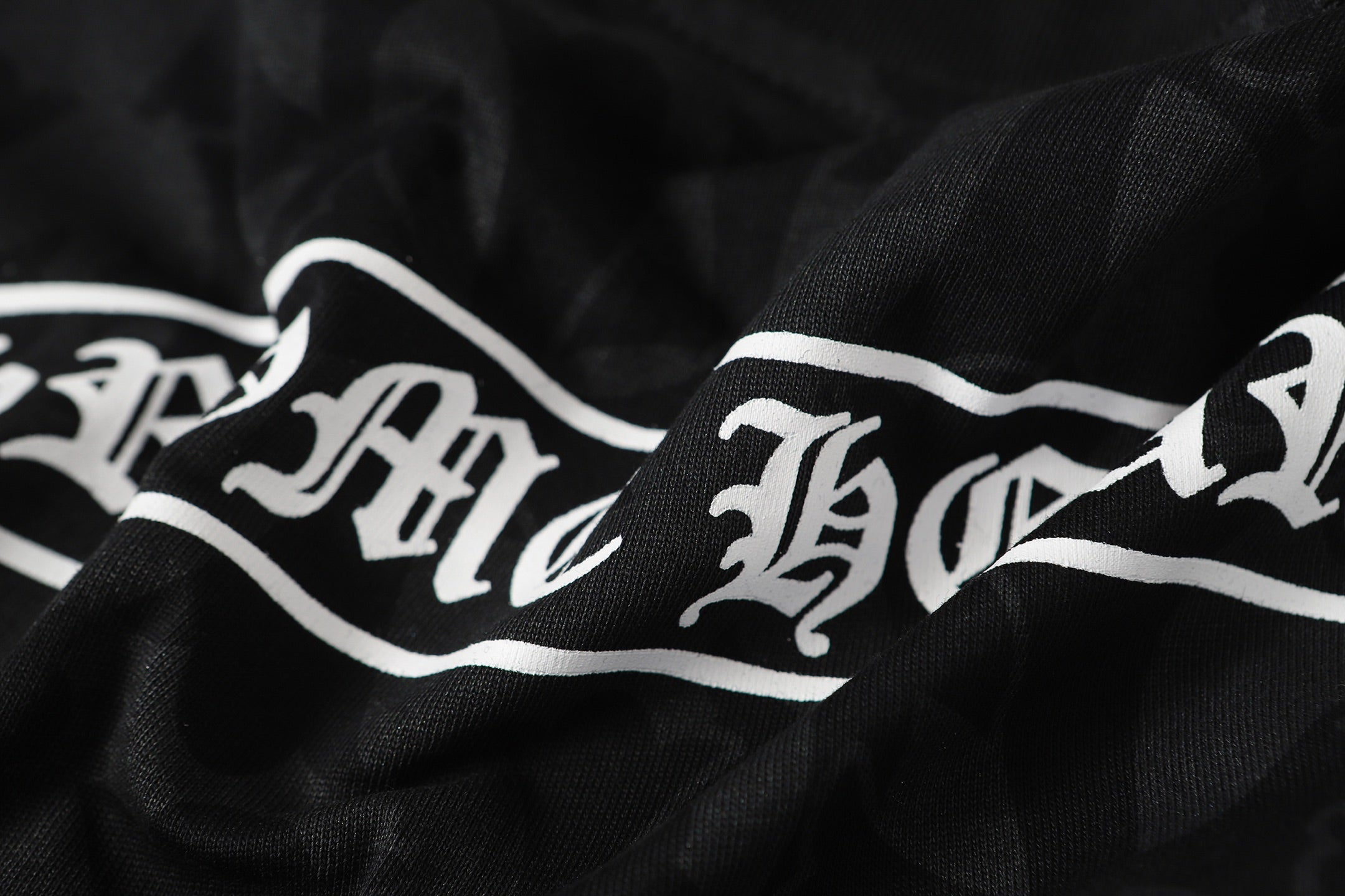 Monogram Cross Print Black T-Shirt™