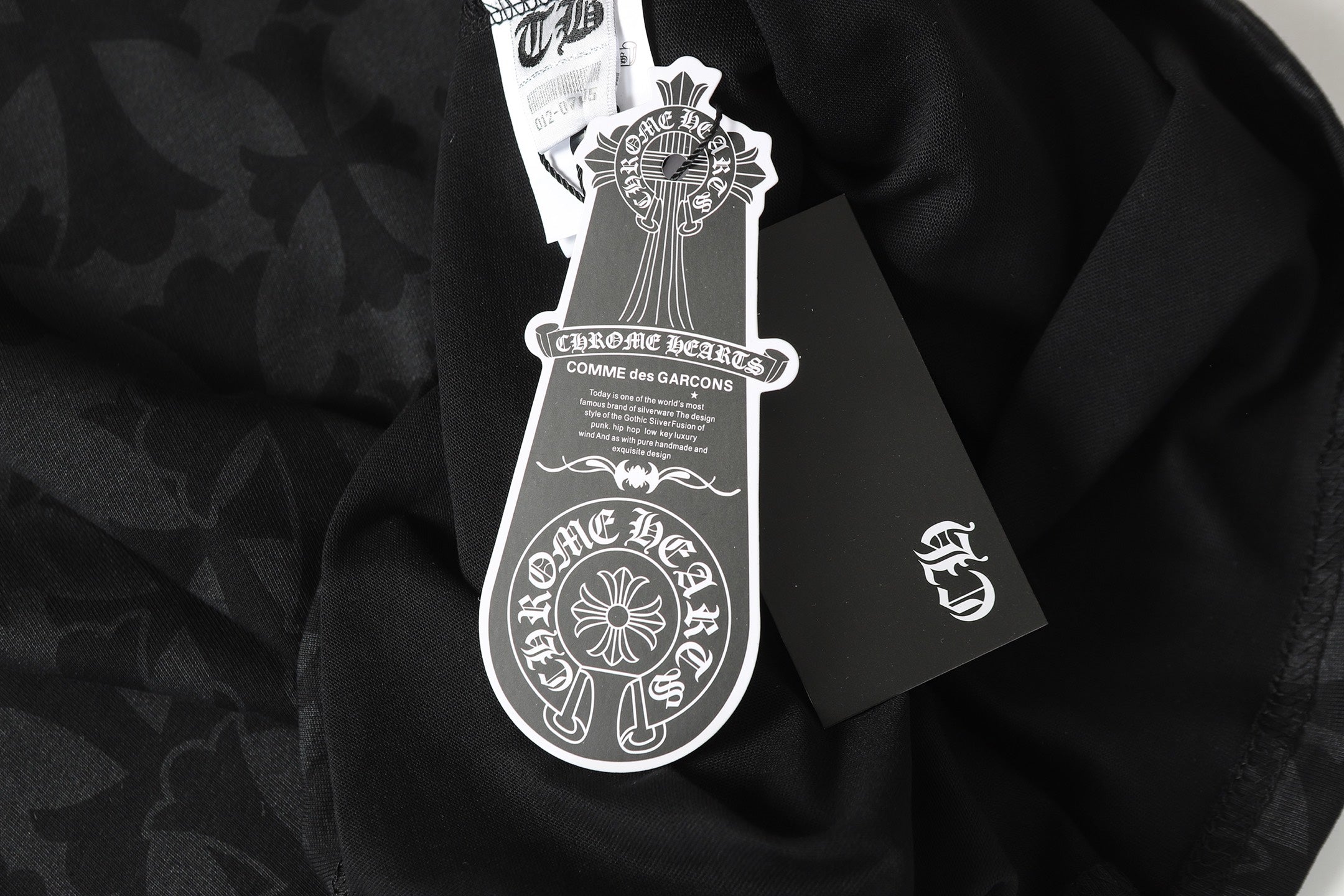 Monogram Cross Print Black T-Shirt™