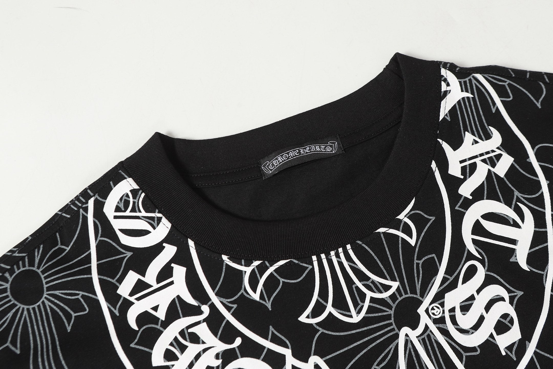Cross Monogram White Horseshoe Collar Black T-Shirt™
