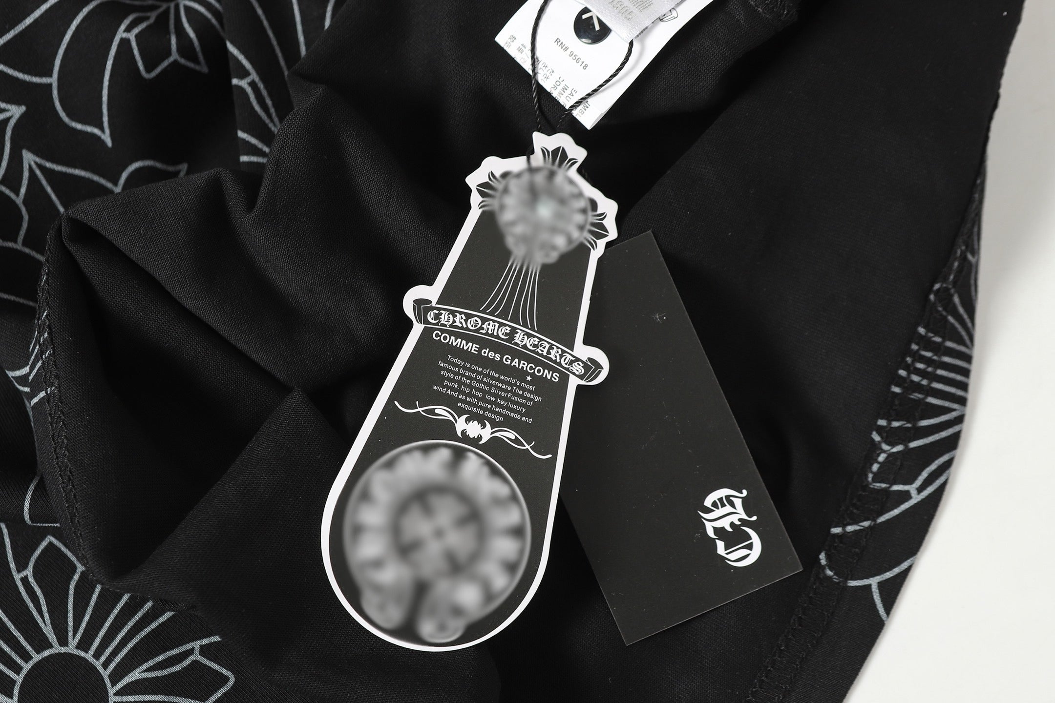 Cross Monogram White Horseshoe Collar Black T-Shirt™