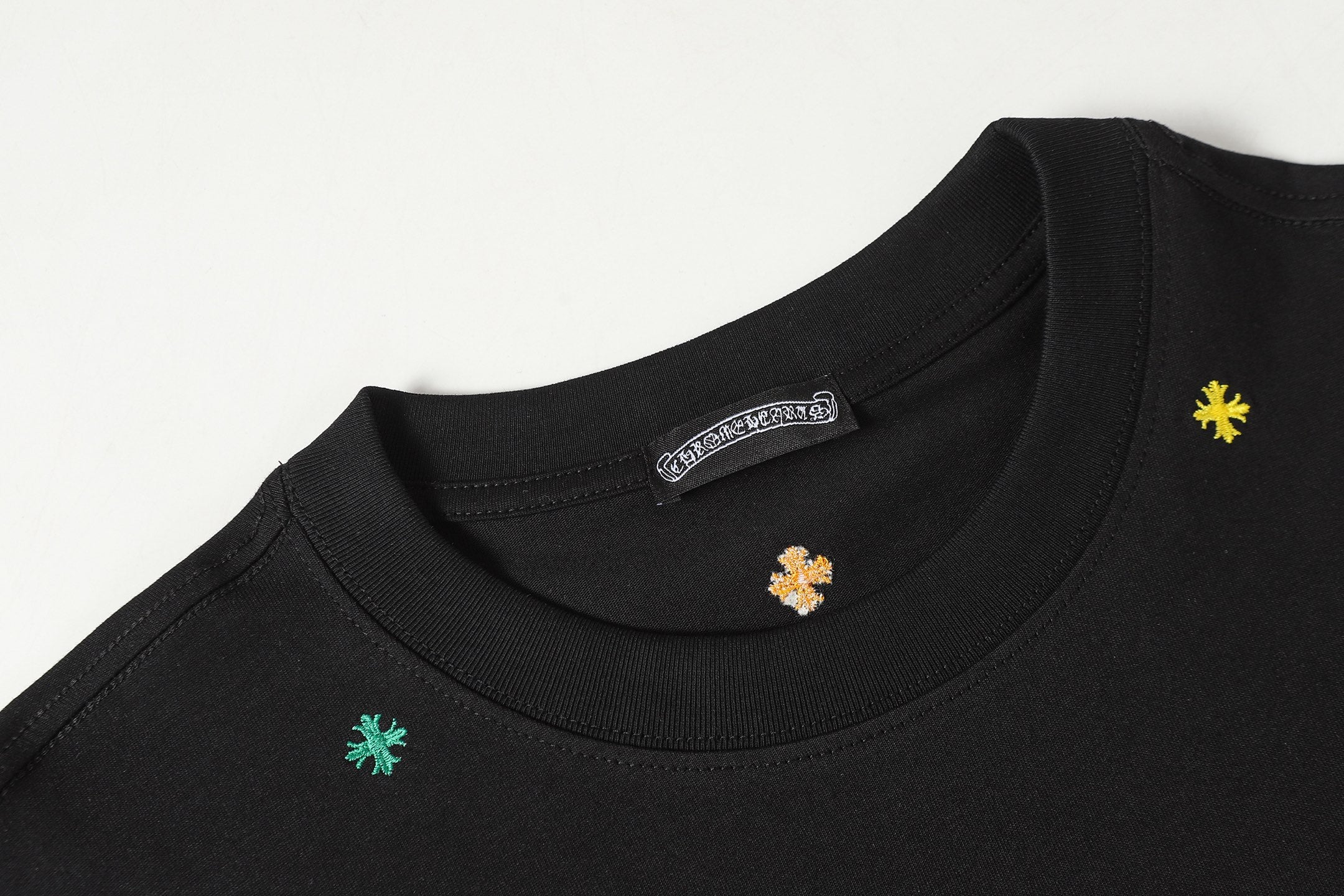 Multicolor Mini Cross Scatter Black T-Shirt™