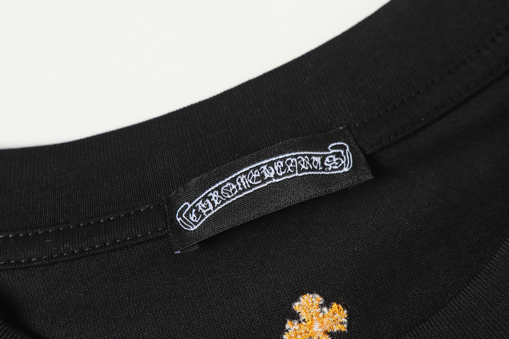 Multicolor Mini Cross Scatter Black T-Shirt™