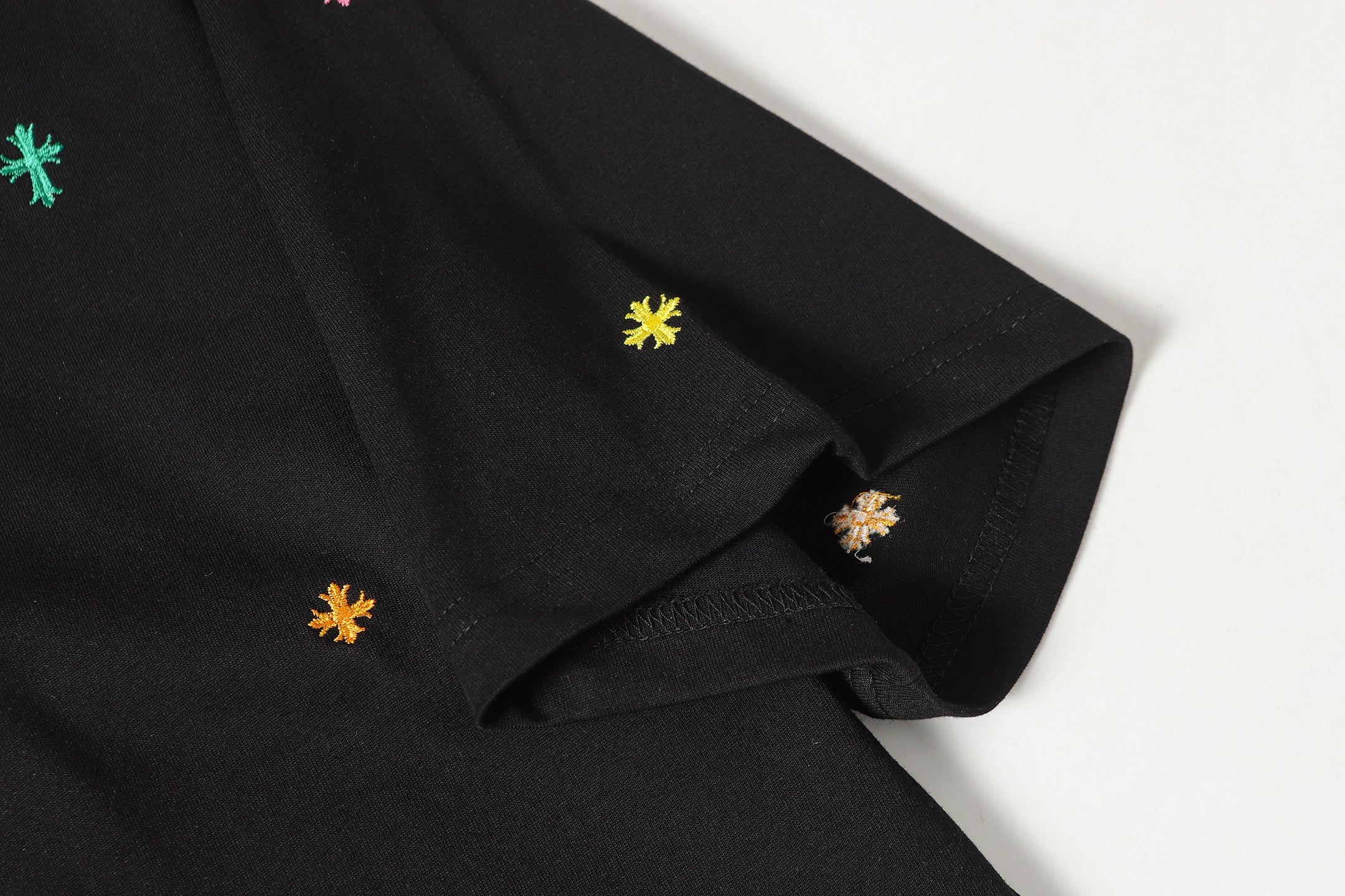 Multicolor Mini Cross Scatter Black T-Shirt™