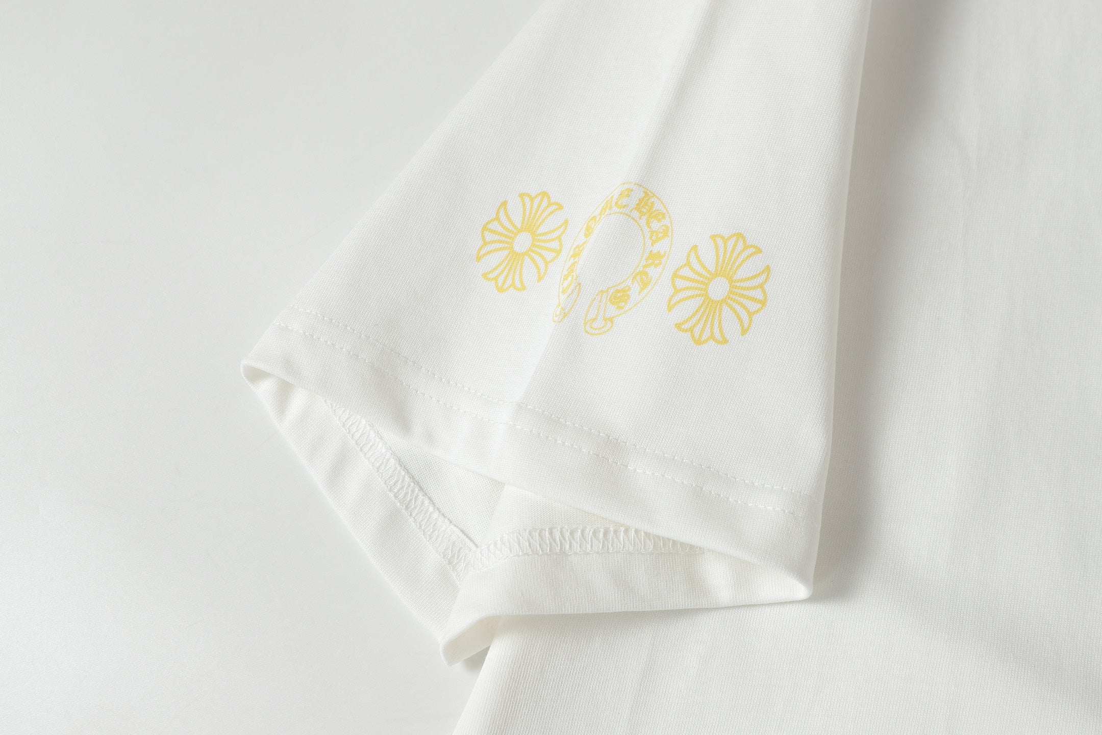 Camo Horseshoe Cross Pocket White T-Shirt™