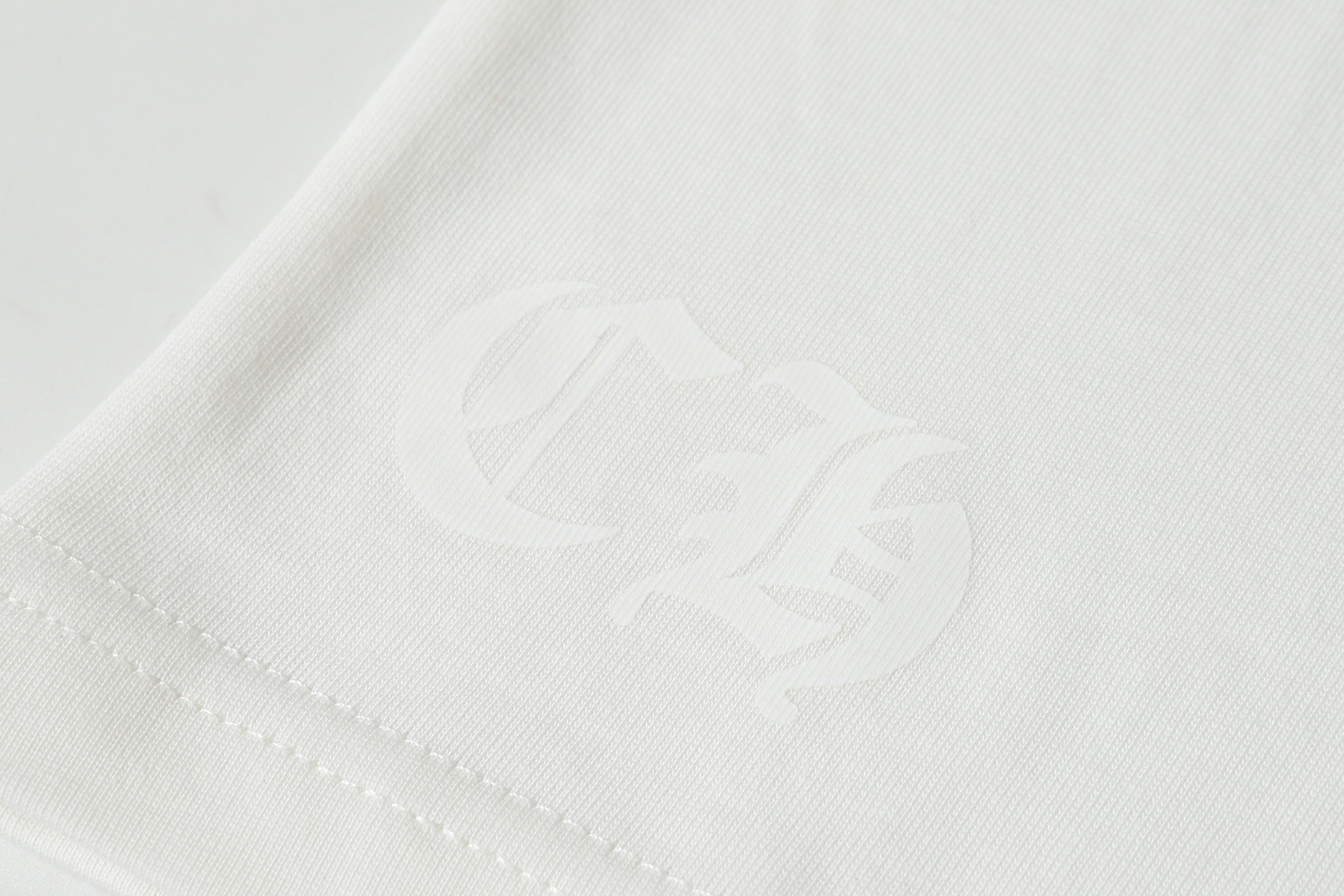 Camo Horseshoe Cross Pocket White T-Shirt™
