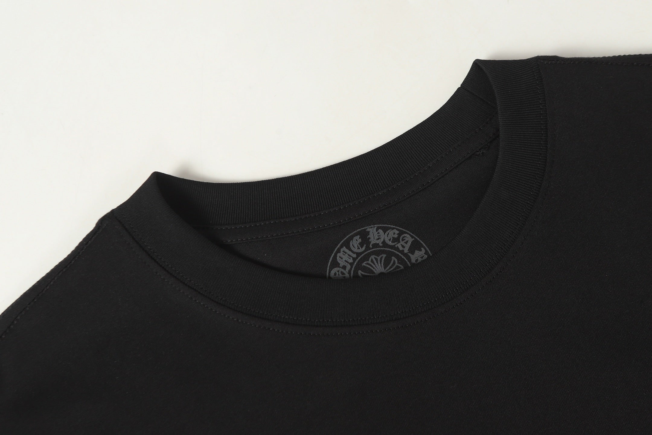 Camo Horseshoe Cross Pocket Black T-Shirt™