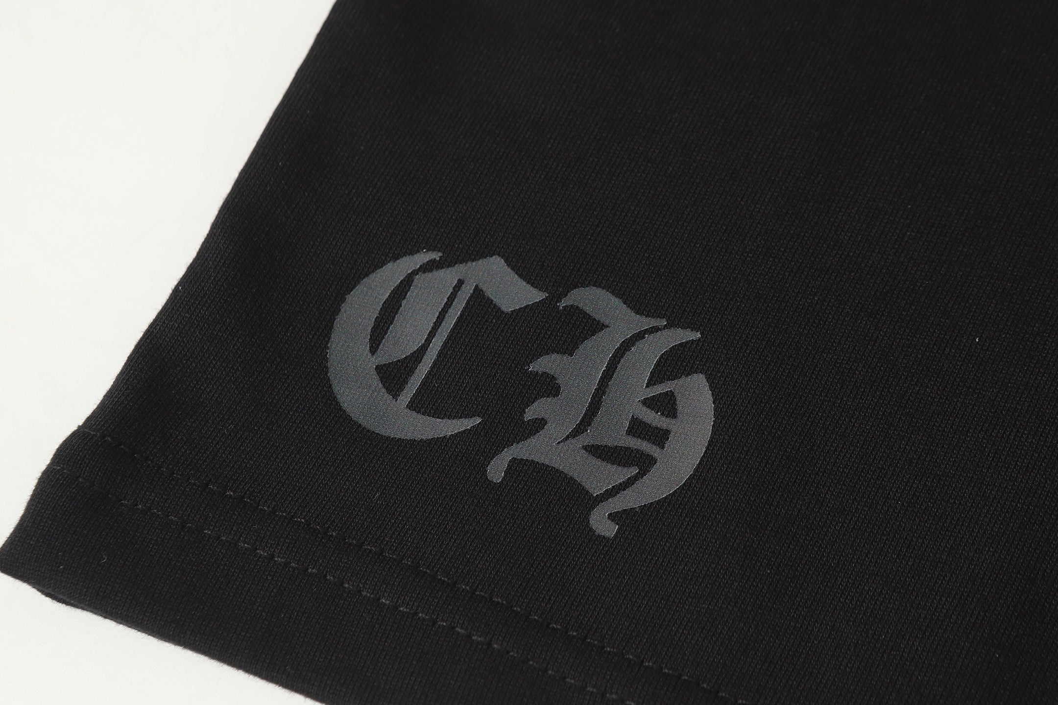 Camo Horseshoe Cross Pocket Black T-Shirt™