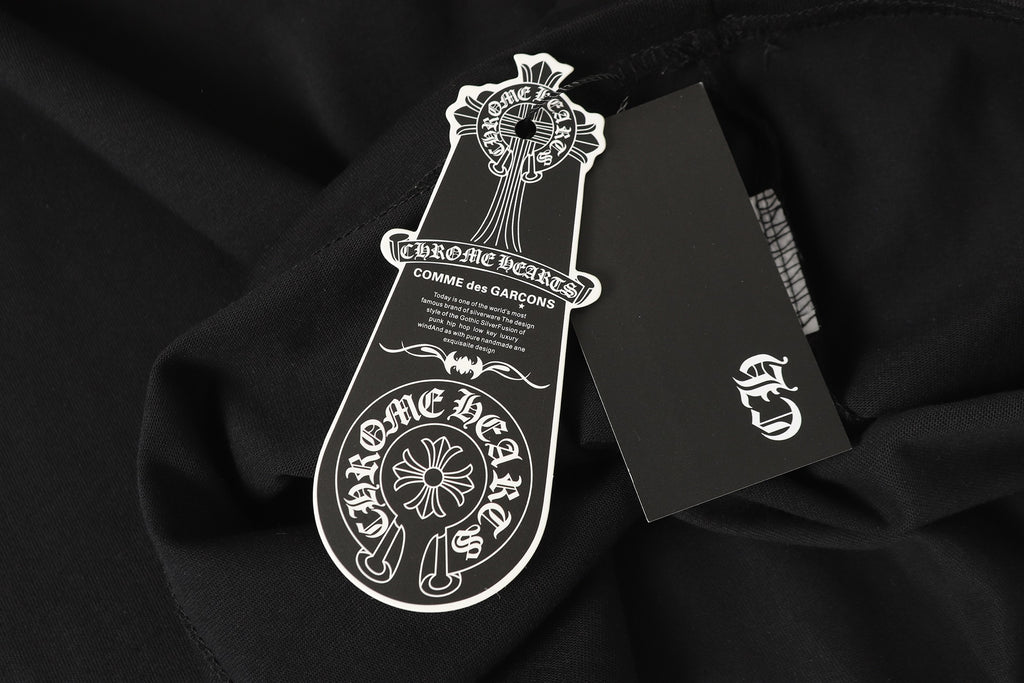 Camo Horseshoe Cross Pocket Black T-Shirt™