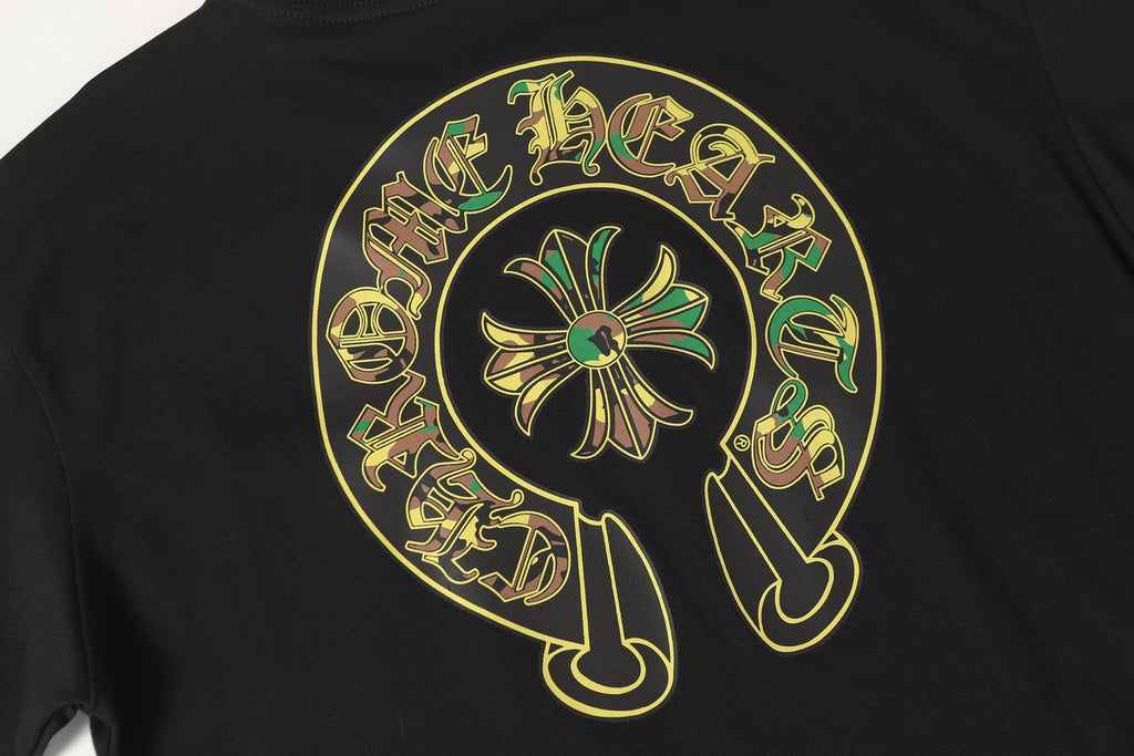 Camo Horseshoe Cross Pocket Black T-Shirt™