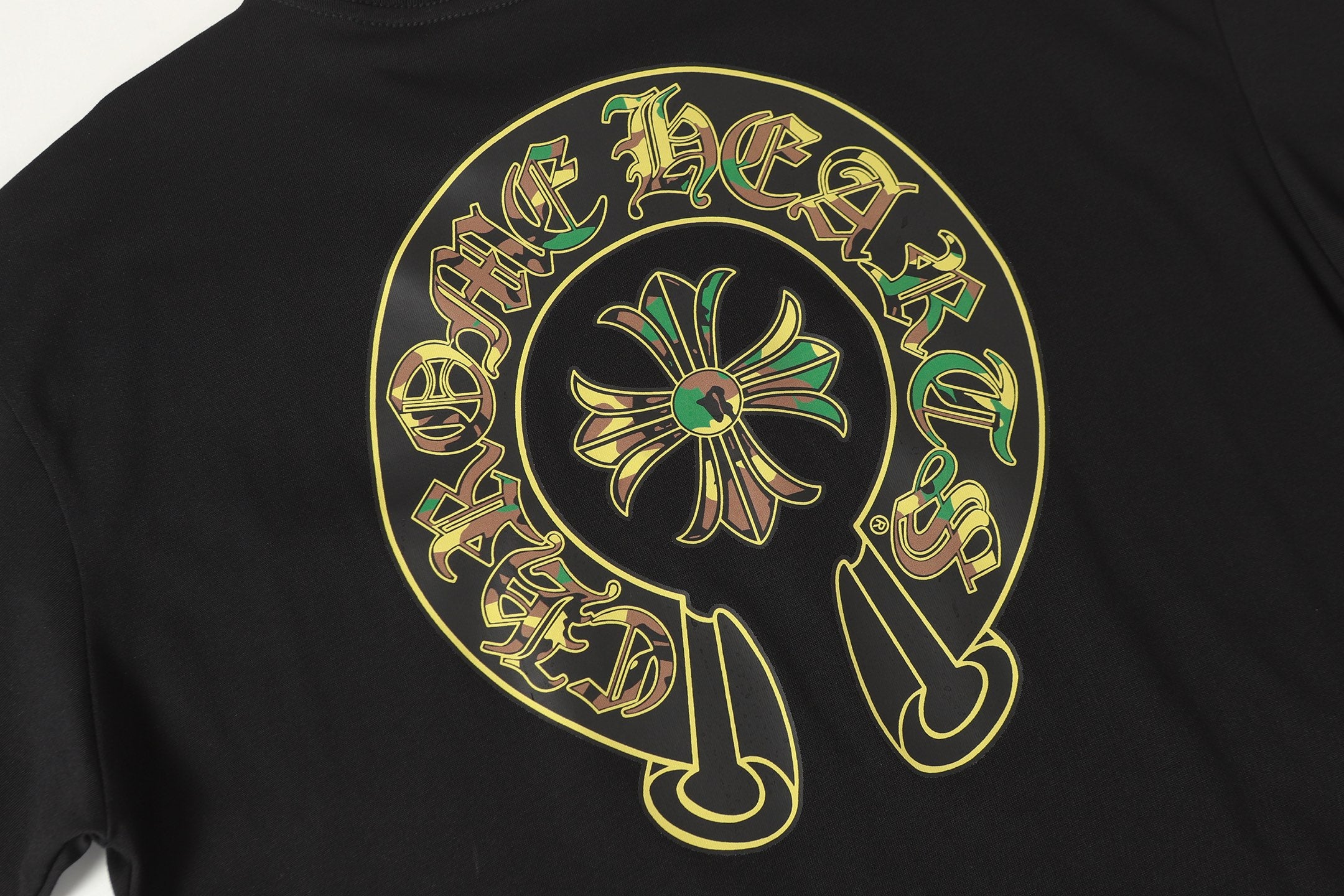 Camo Horseshoe Cross Pocket Black T-Shirt™