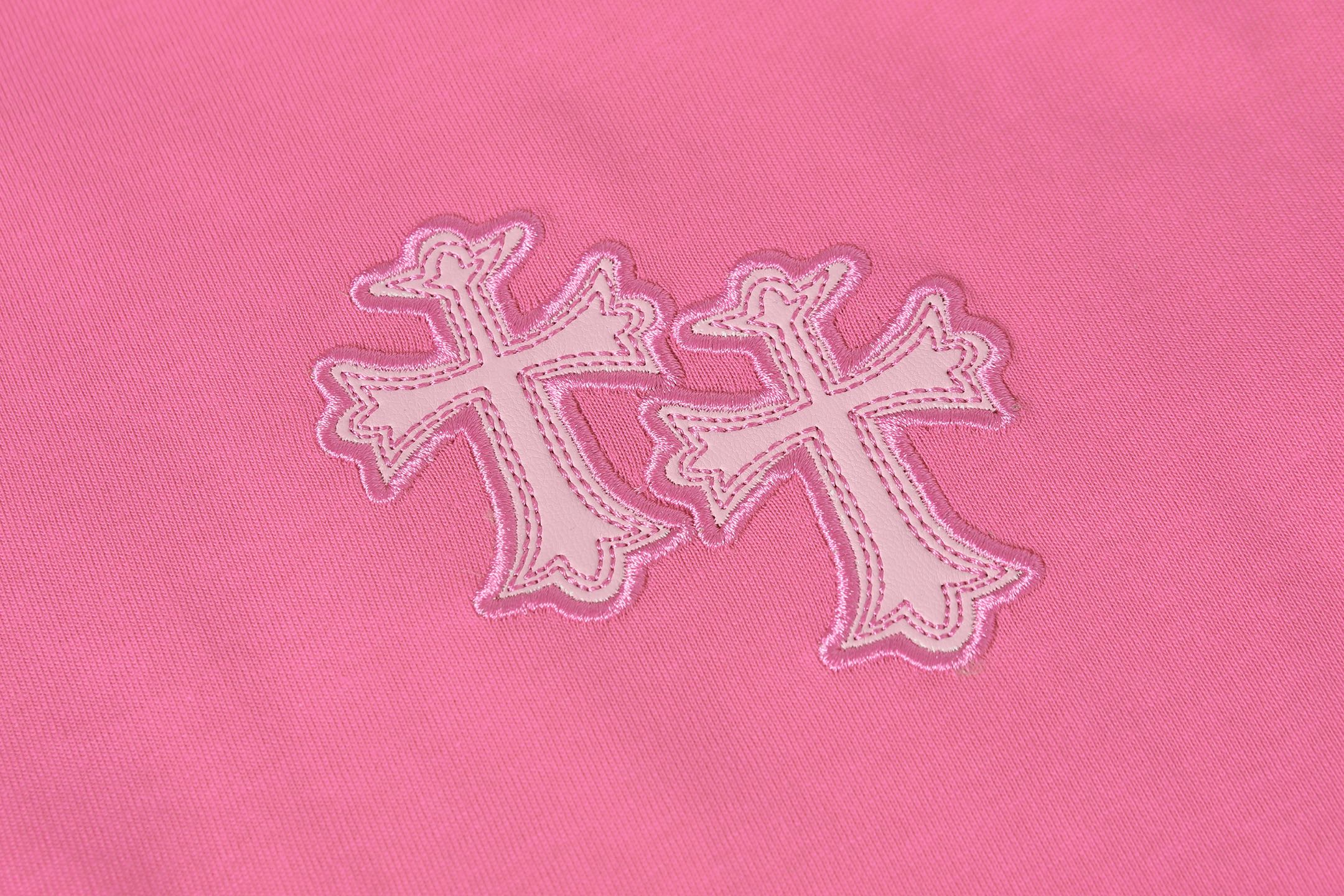 Embroidered Logo Metal Cross Pink T-Shirt™