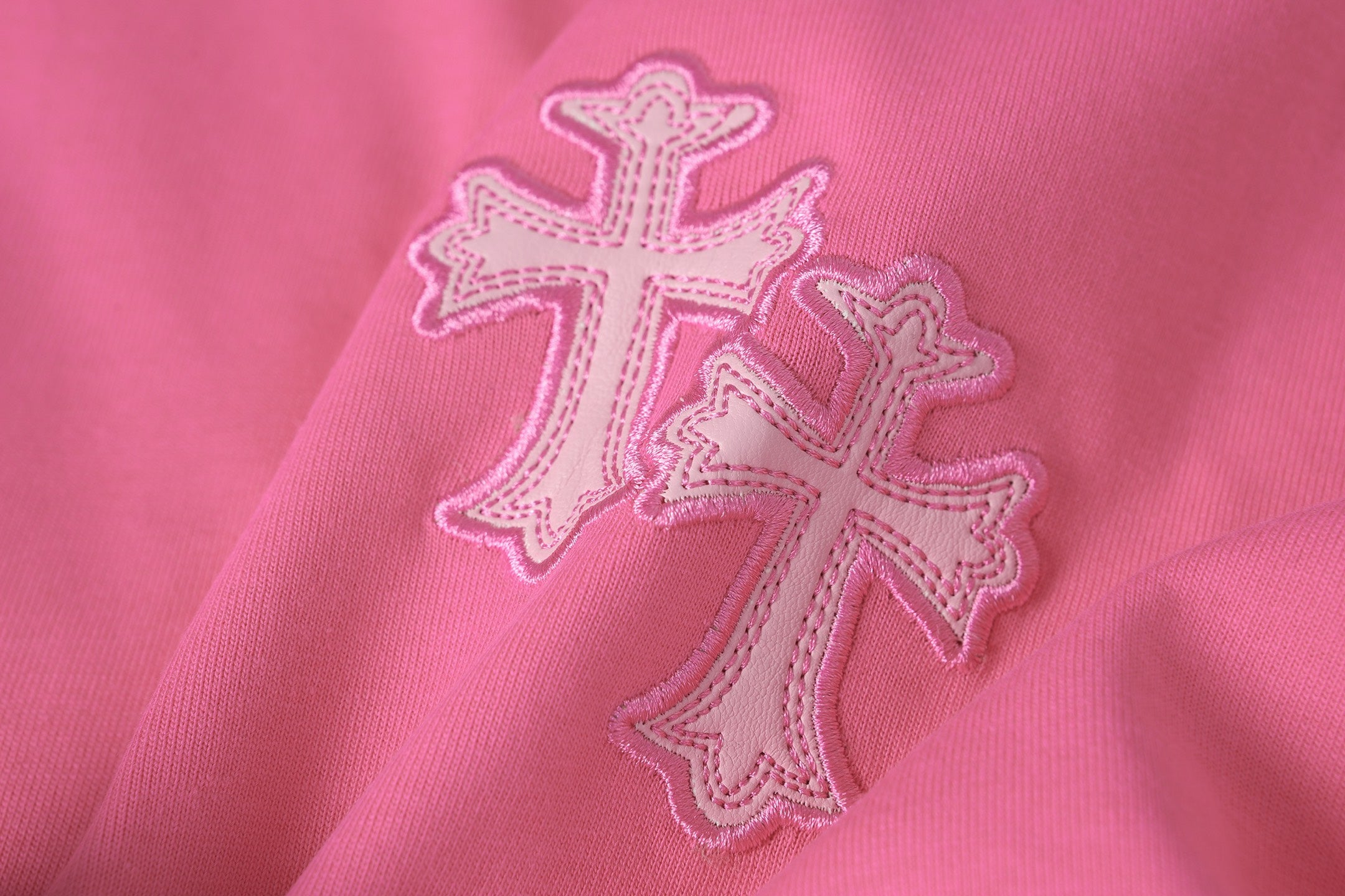 Embroidered Logo Metal Cross Pink T-Shirt™