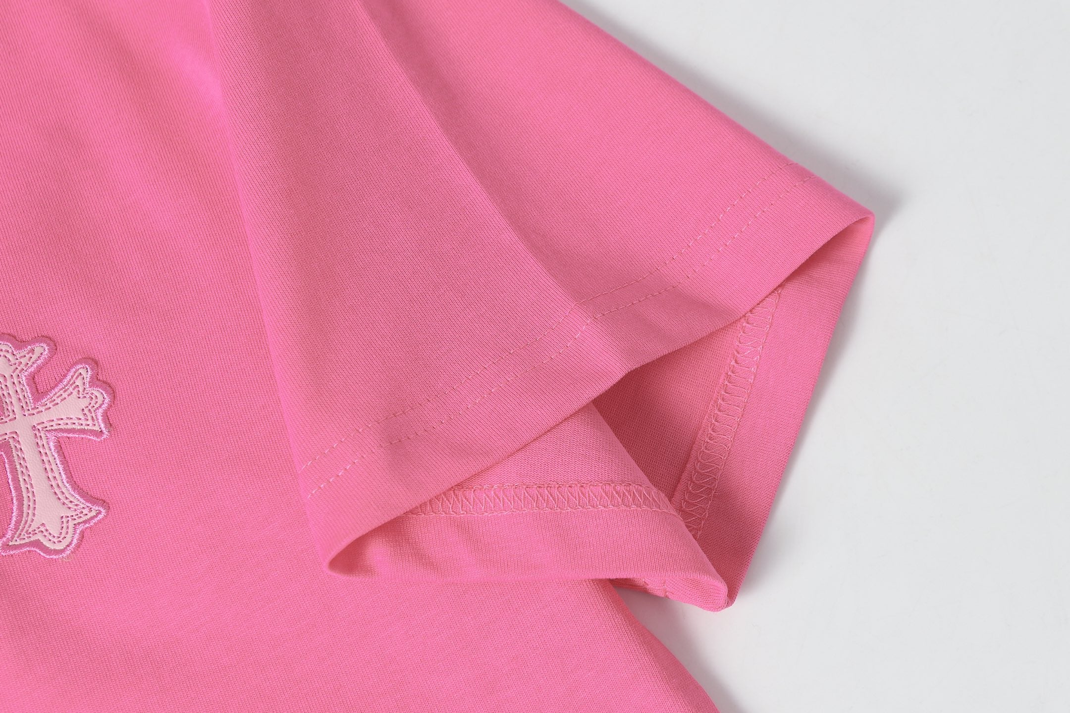 Embroidered Logo Metal Cross Pink T-Shirt™