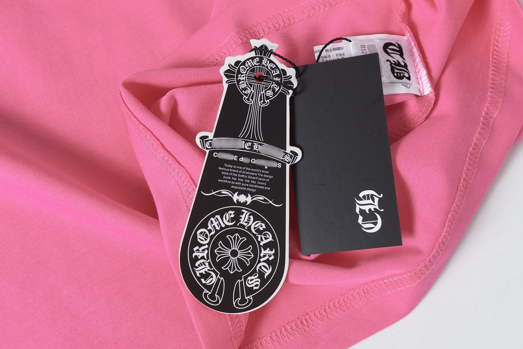 Embroidered Logo Metal Cross Pink T-Shirt™