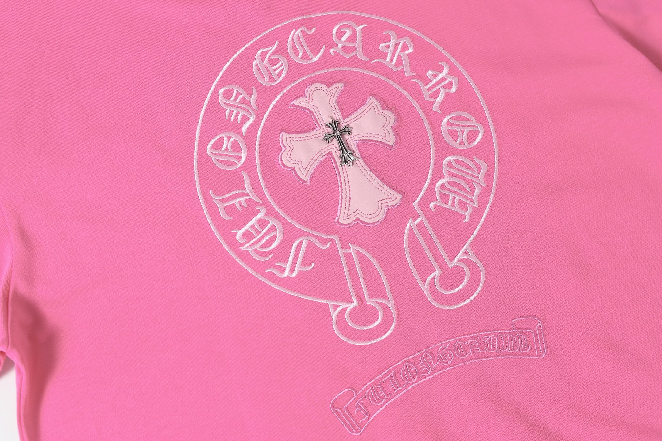 Embroidered Logo Metal Cross Pink T-Shirt™
