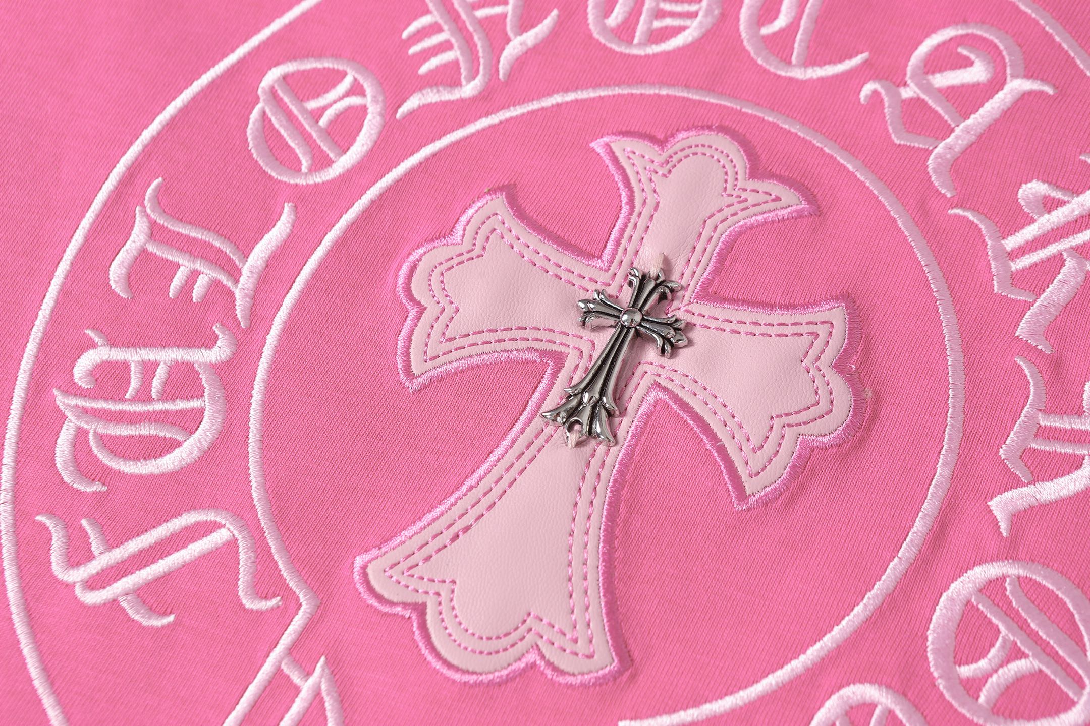 Embroidered Logo Metal Cross Pink T-Shirt™