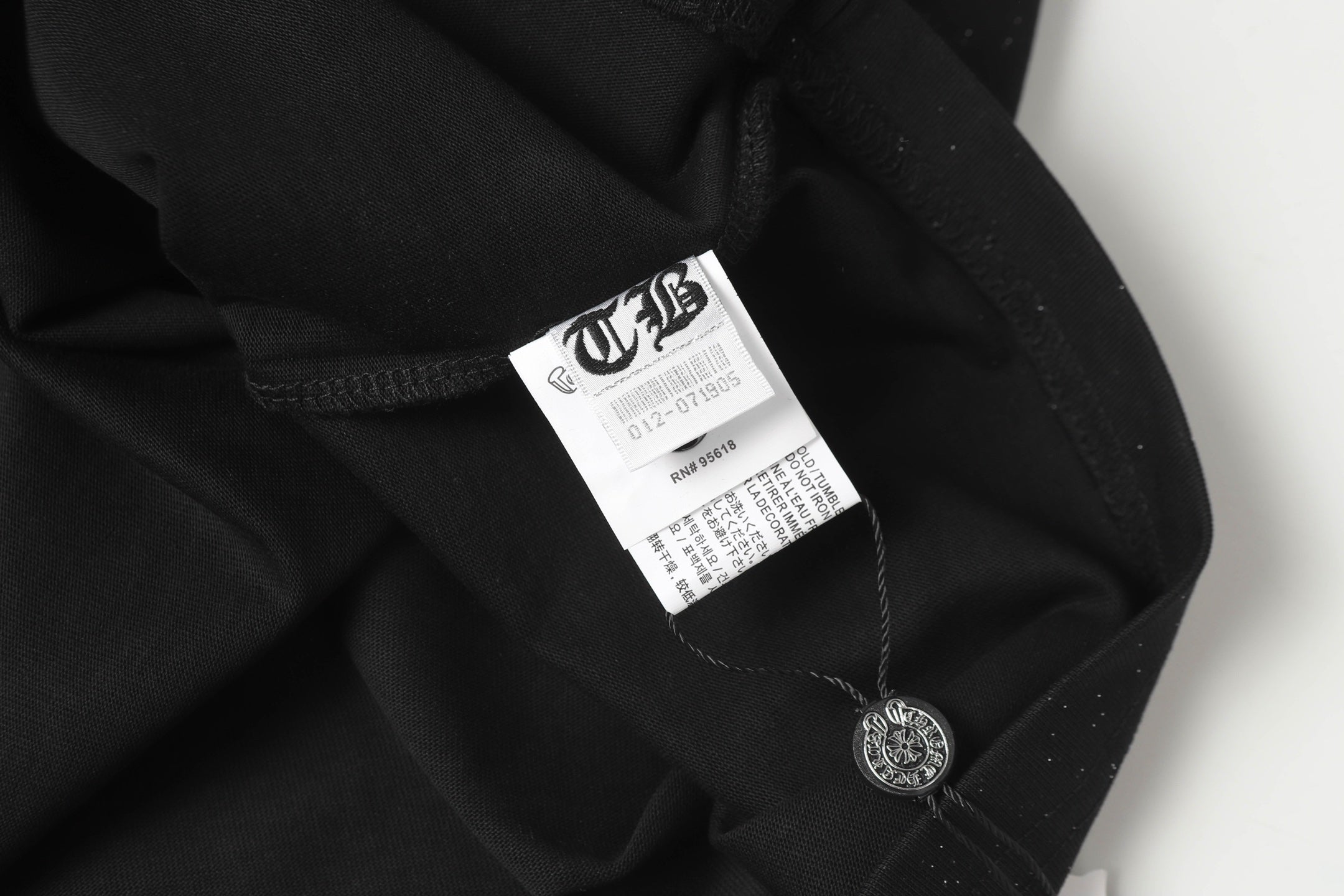 Crystal Studded Horseshoe Black T-Shirt™
