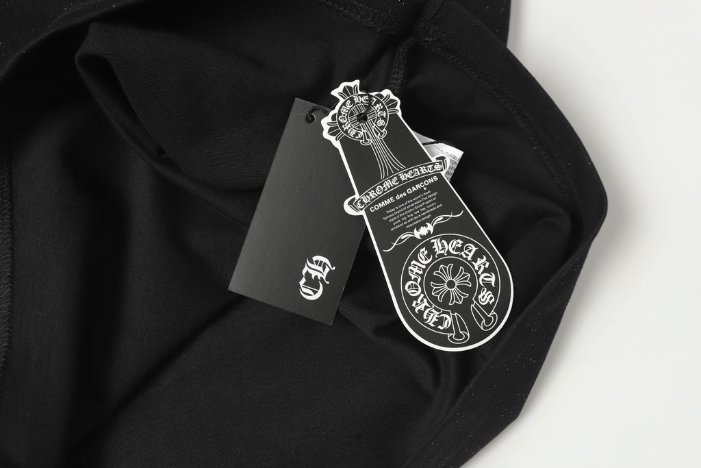 Crystal Studded Horseshoe Black T-Shirt™