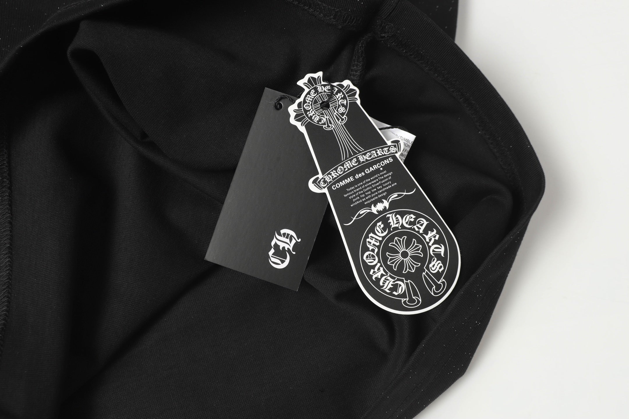 Crystal Studded Horseshoe Black T-Shirt™