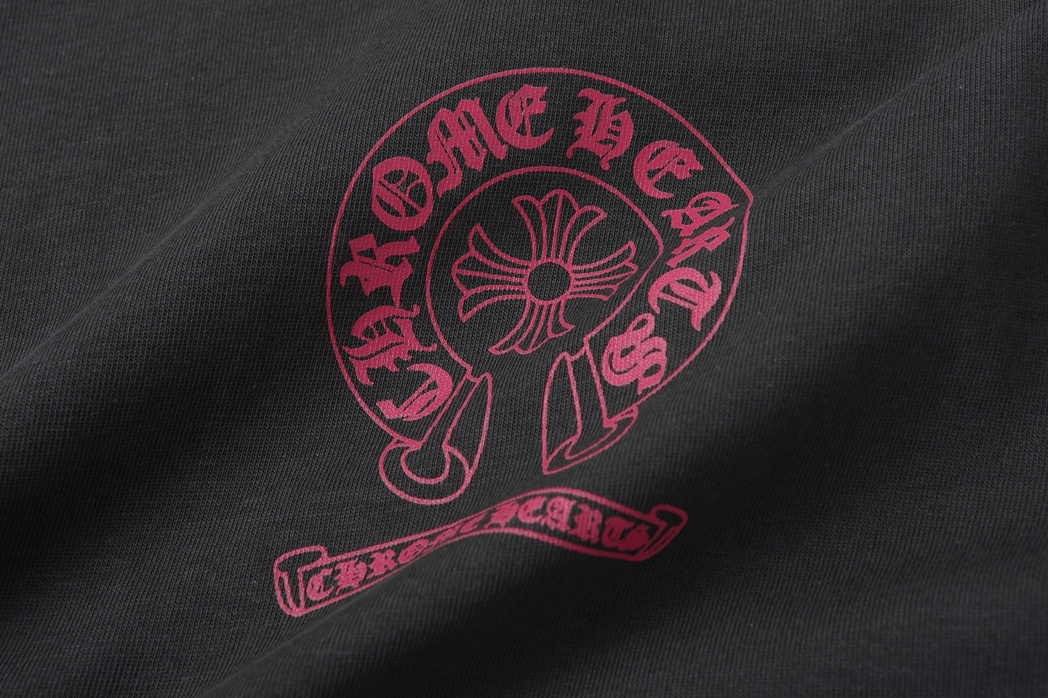 Red Banner Flower Cross Black T-Shirt™
