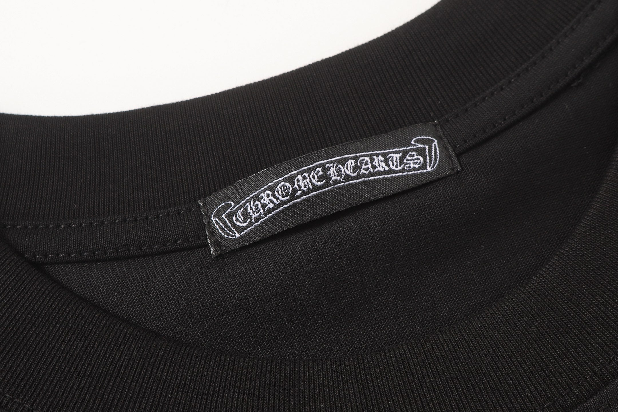 Paint Speck Horseshoe Black T-Shirt™