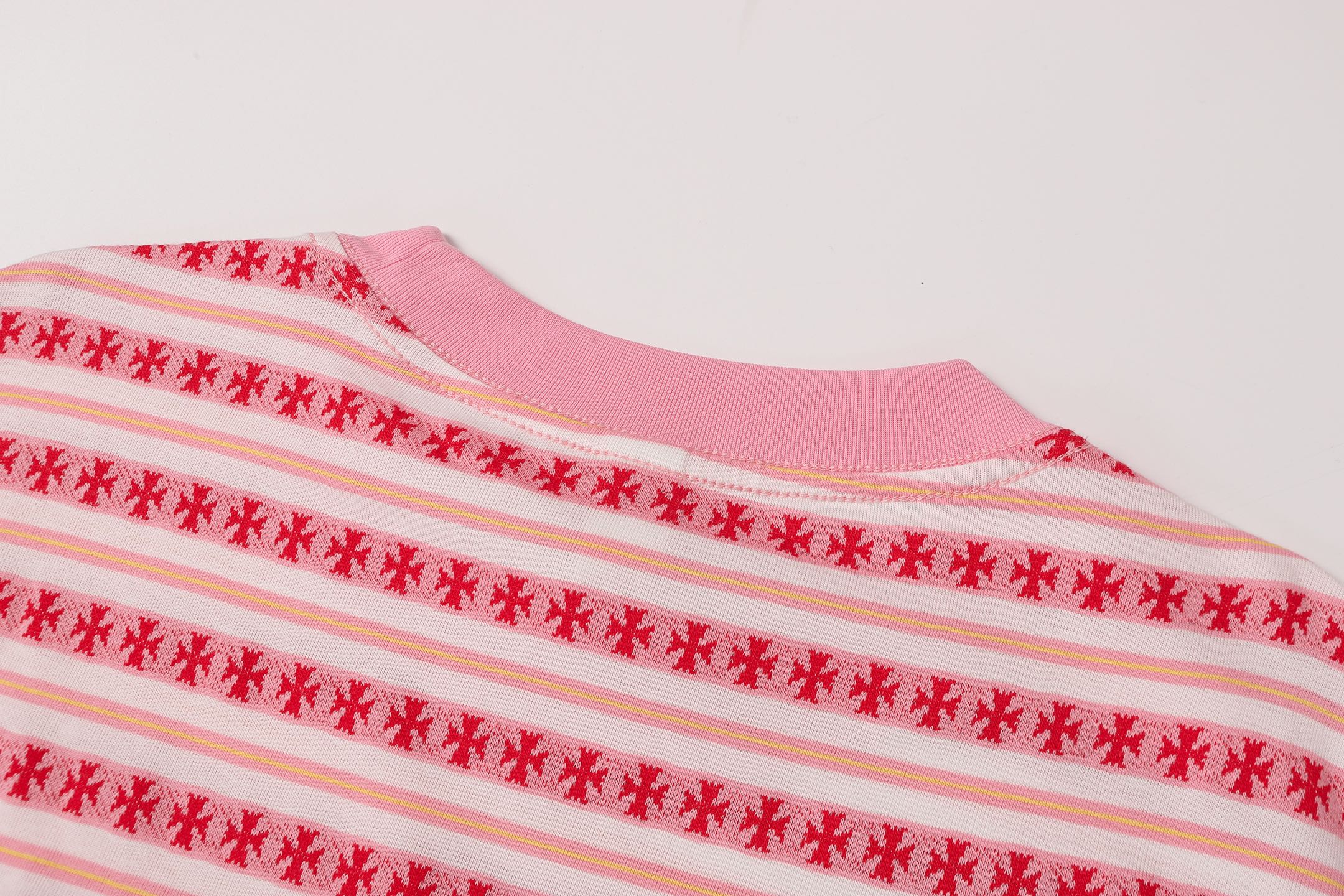 Red Stripe Cross Pattern T-Shirt™