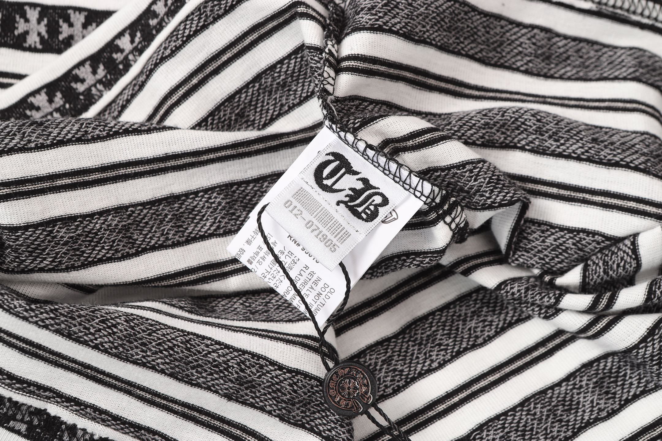 White Stripe Cross Pattern T-Shirt™