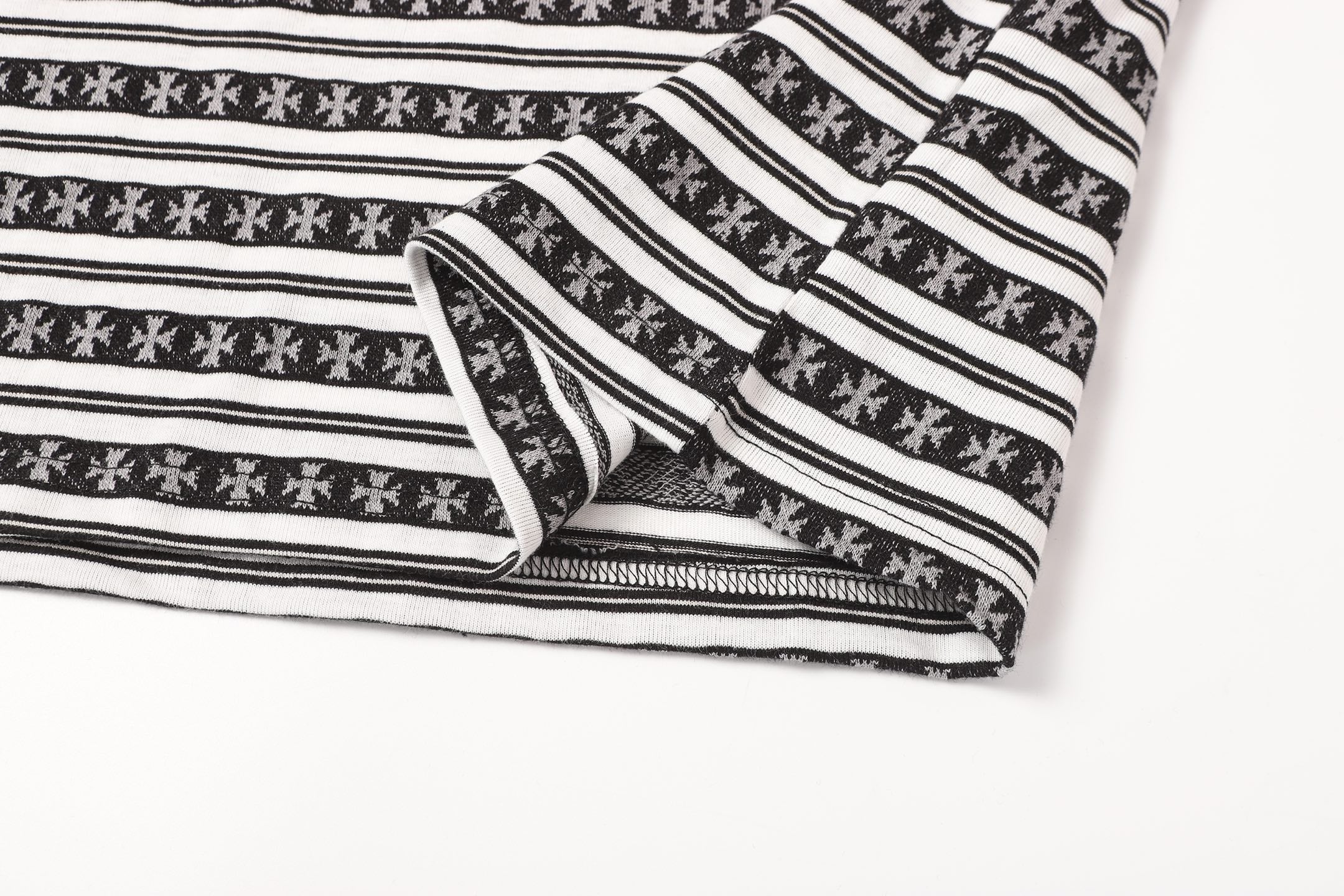 White Stripe Cross Pattern T-Shirt™