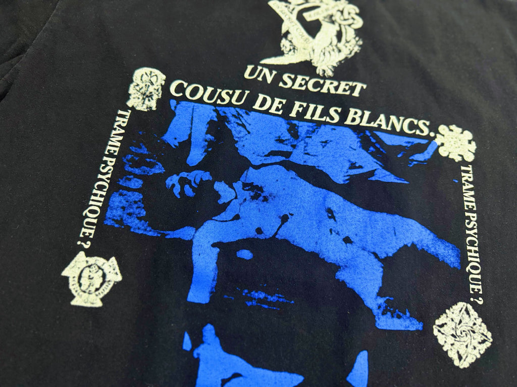 ER* Un Secret Blue Graphic Black T-Shirt™