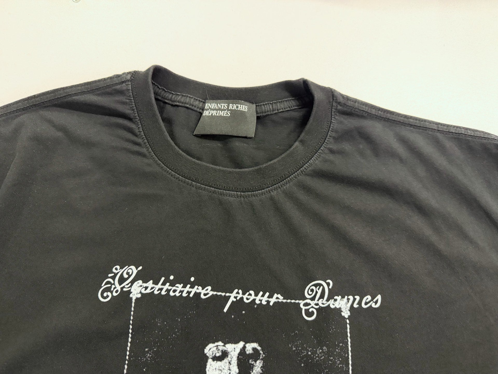 ER* Vestiaire Pour Dames Washed Black T-Shirt™