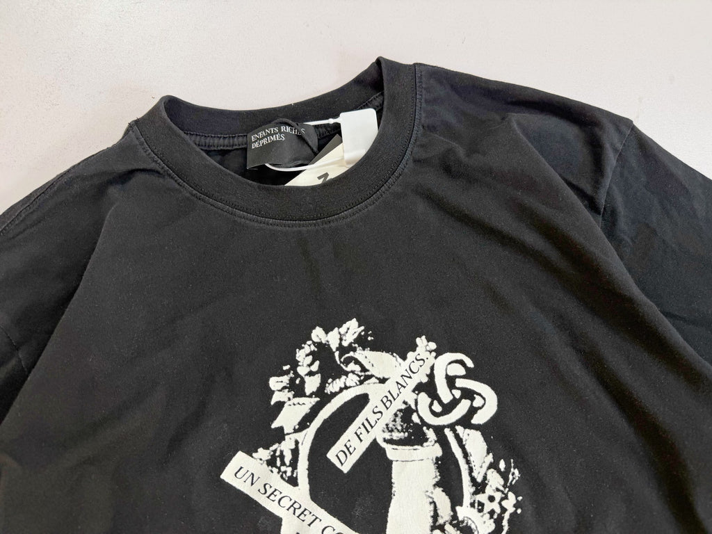 ER* Un Secret Washed Black T-Shirt™