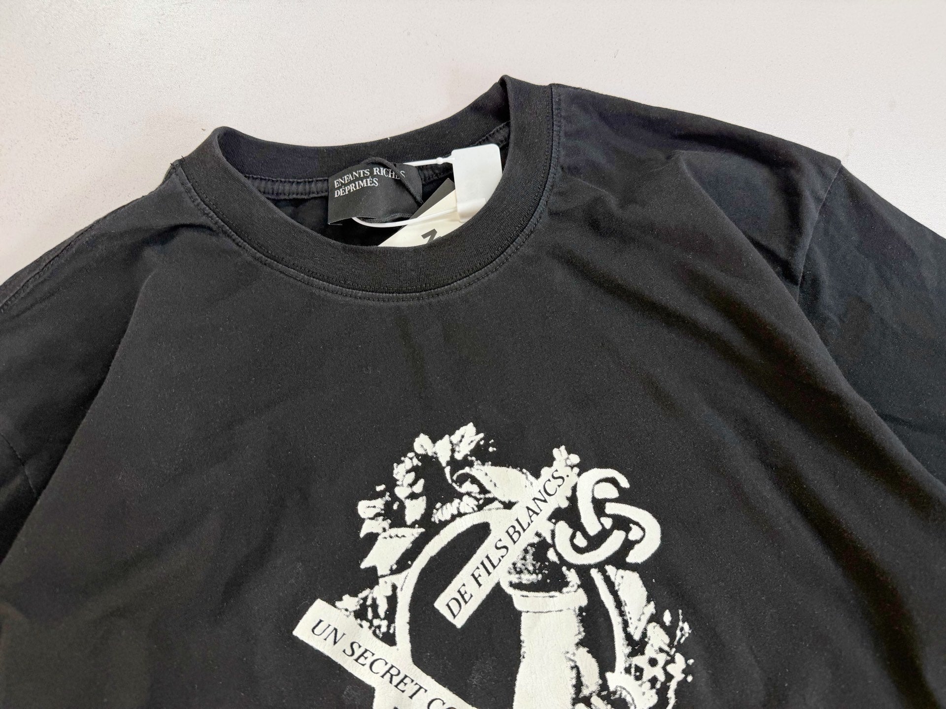 ER* Un Secret Washed Black T-Shirt™