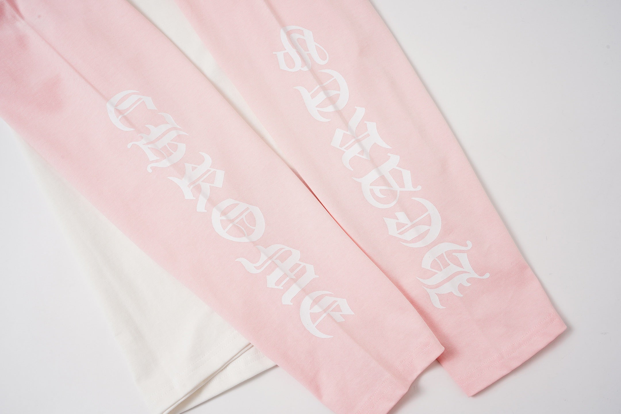Typography Logo Pink & White Long Sleeve™